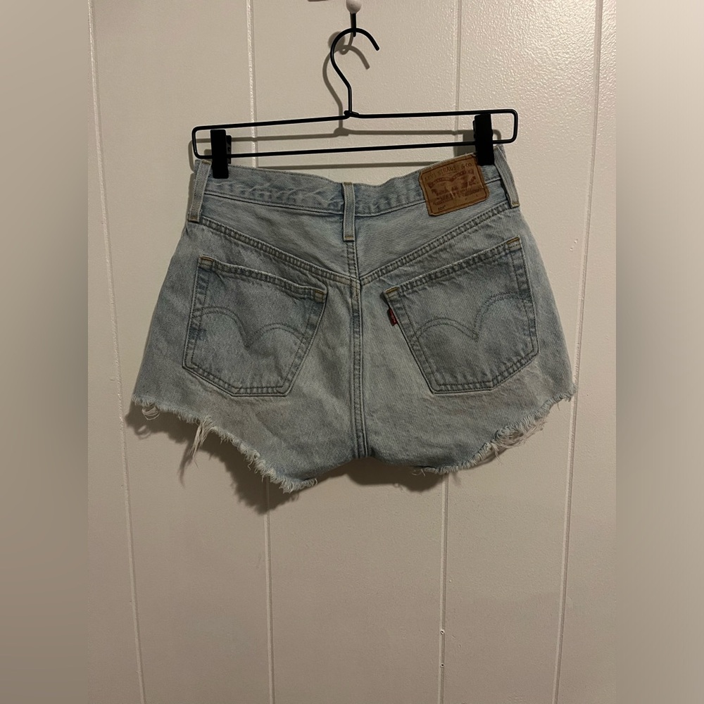Levi 501 distressed shorts size 27
